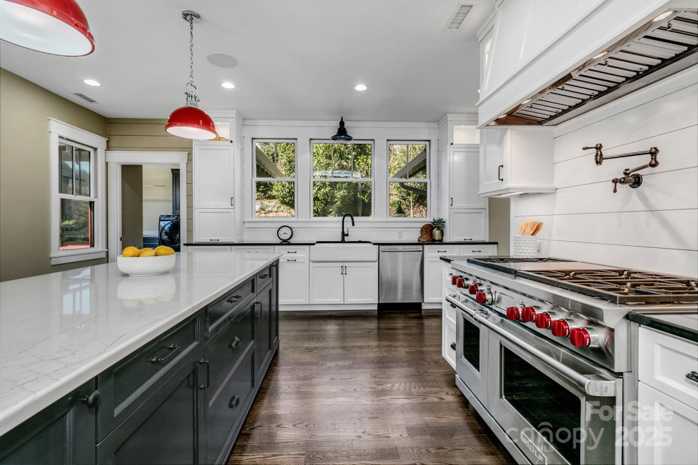 36 Wordsworth Rd Black Mountain, NC 28711