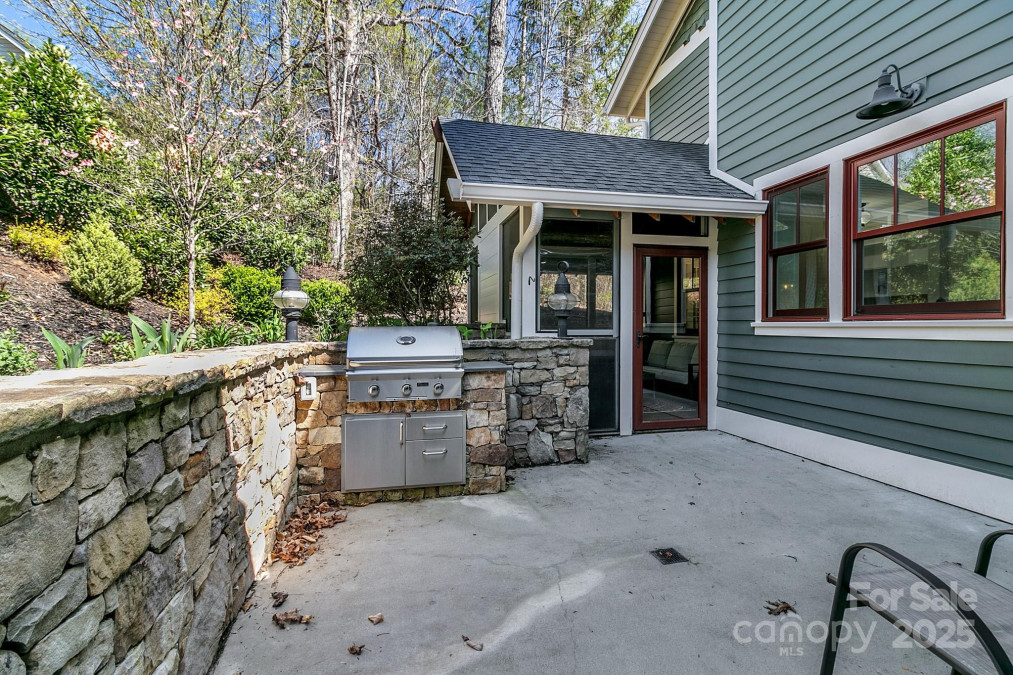 36 Wordsworth Rd Black Mountain, NC 28711