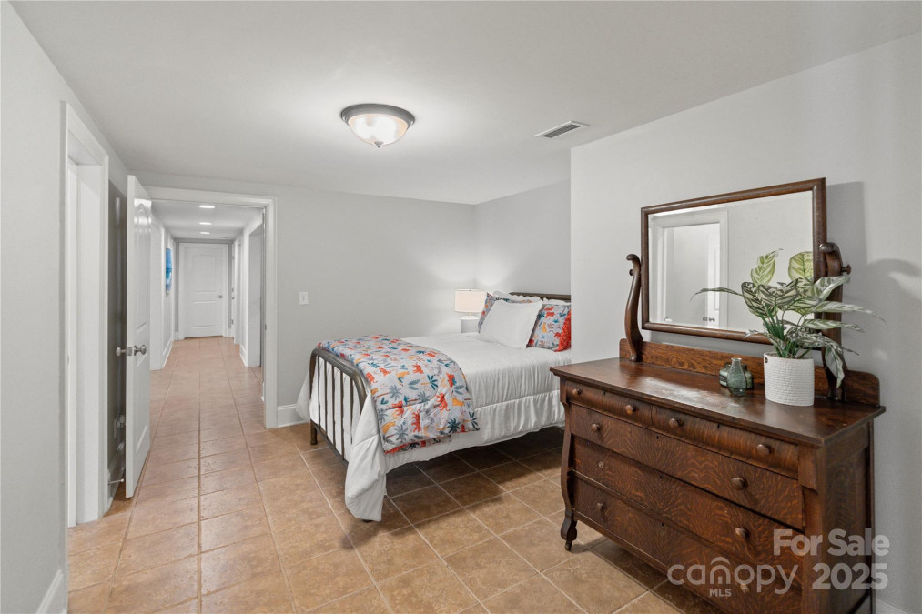 8915 Linden Grove Ct Sherrills Ford, NC 28673
