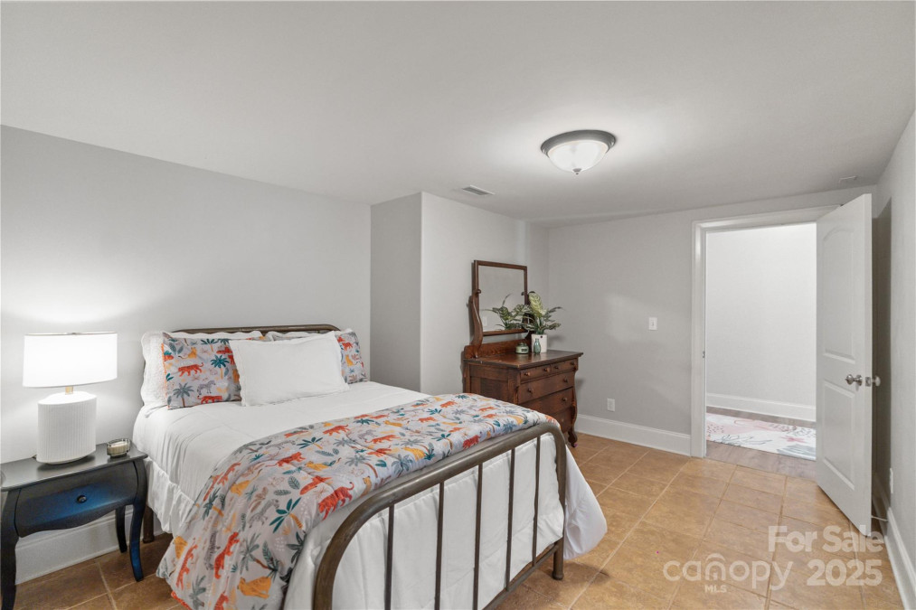 8915 Linden Grove Ct Sherrills Ford, NC 28673