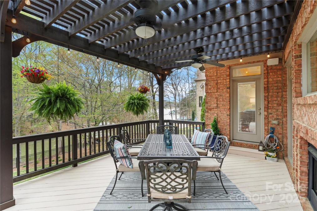8915 Linden Grove Ct Sherrills Ford, NC 28673