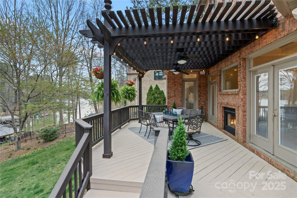 8915 Linden Grove Ct Sherrills Ford, NC 28673