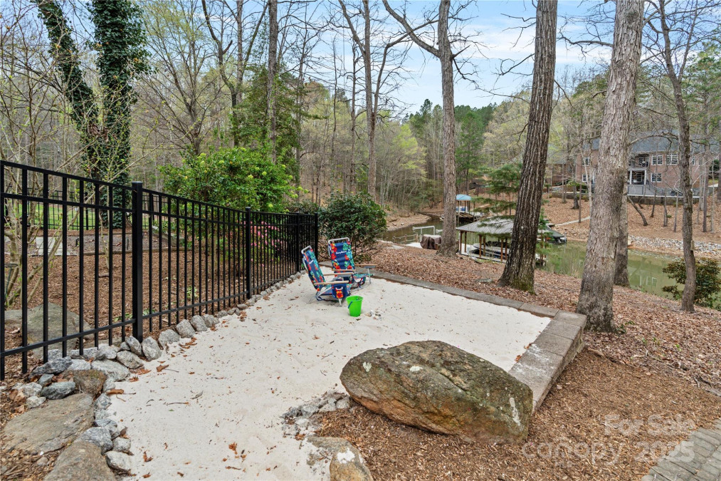 8915 Linden Grove Ct Sherrills Ford, NC 28673