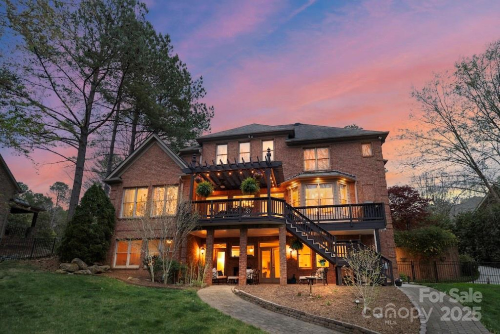 8915 Linden Grove Ct Sherrills Ford, NC 28673