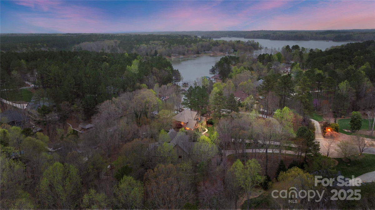 8915 Linden Grove Ct Sherrills Ford, NC 28673