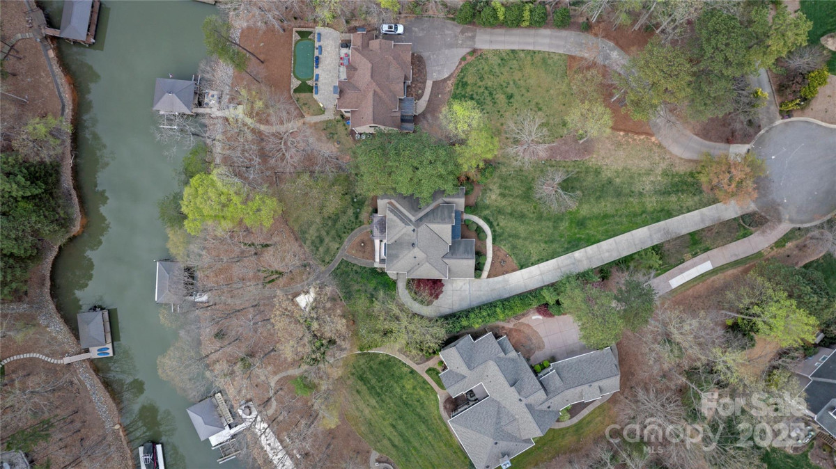 8915 Linden Grove Ct Sherrills Ford, NC 28673