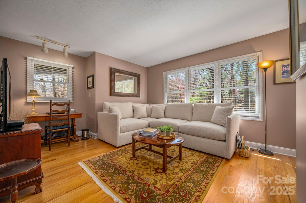 85 Laurel Creek Dr Asheville, NC 28803