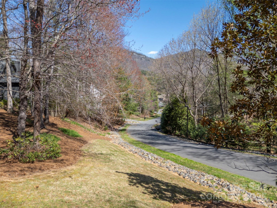 85 Laurel Creek Dr Asheville, NC 28803
