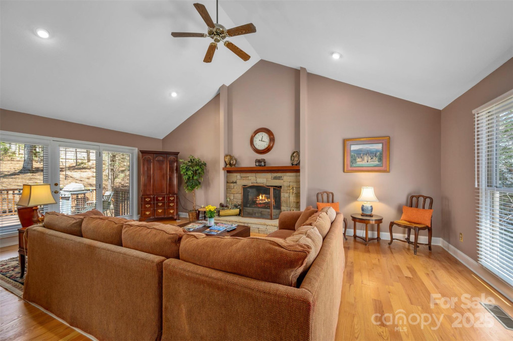 85 Laurel Creek Dr Asheville, NC 28803