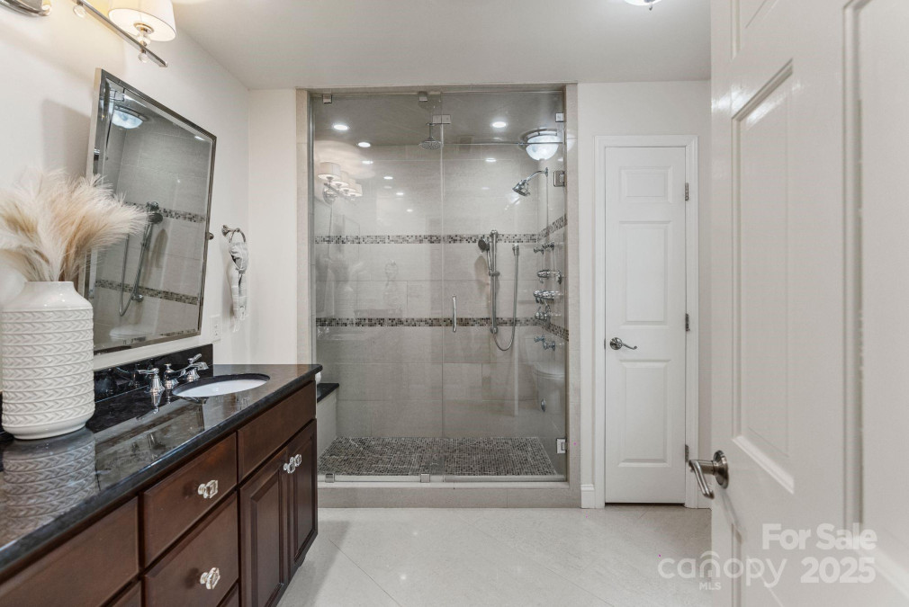 5125 Winding Brook Rd Charlotte, NC 28226