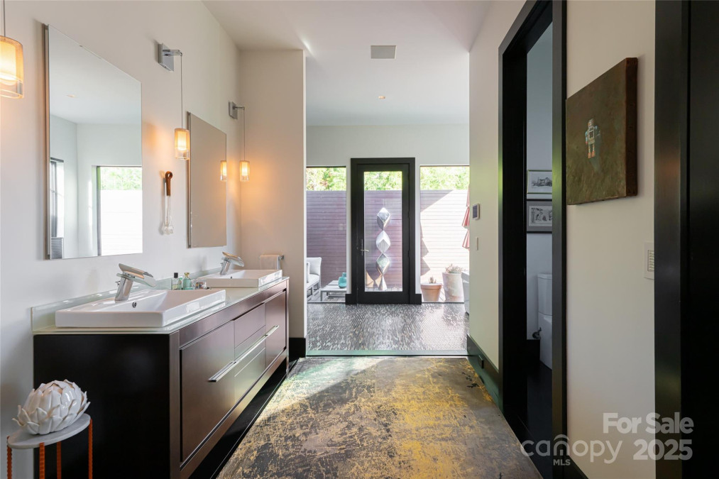 32 Brookline Dr Asheville, NC 28803