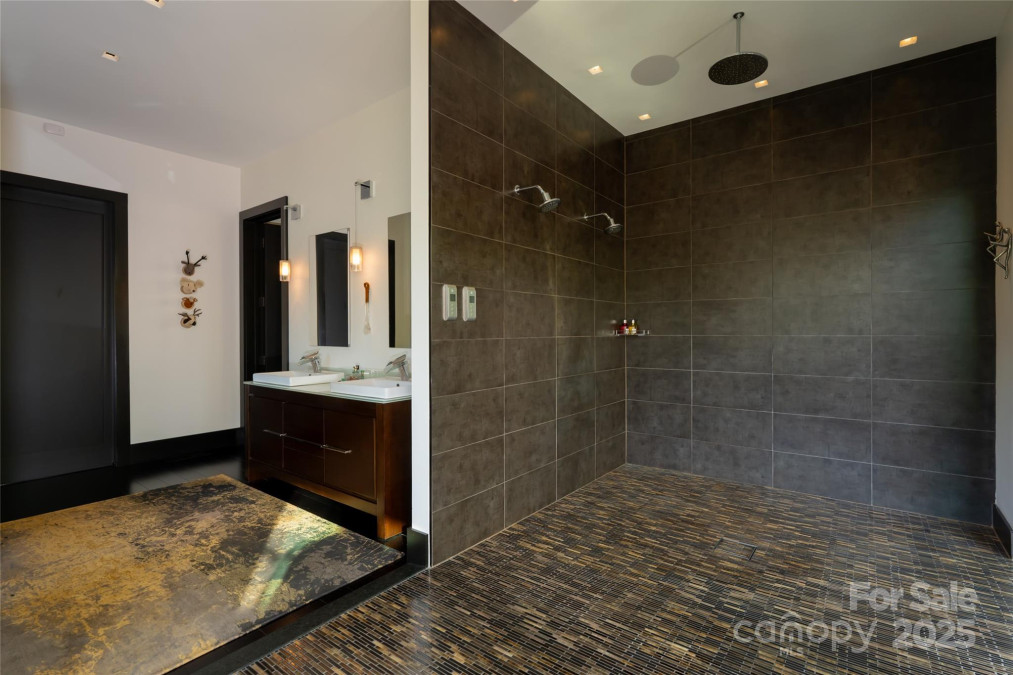 32 Brookline Dr Asheville, NC 28803