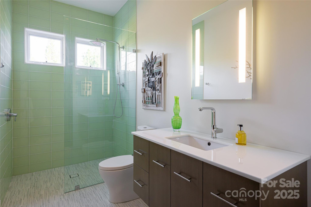 32 Brookline Dr Asheville, NC 28803