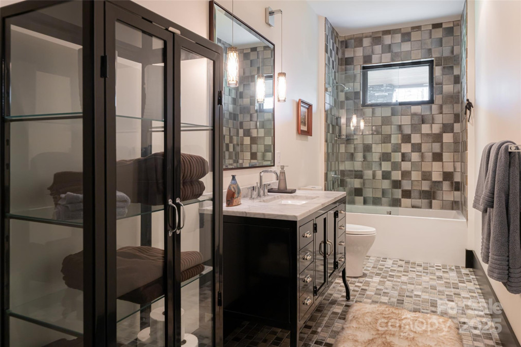 32 Brookline Dr Asheville, NC 28803