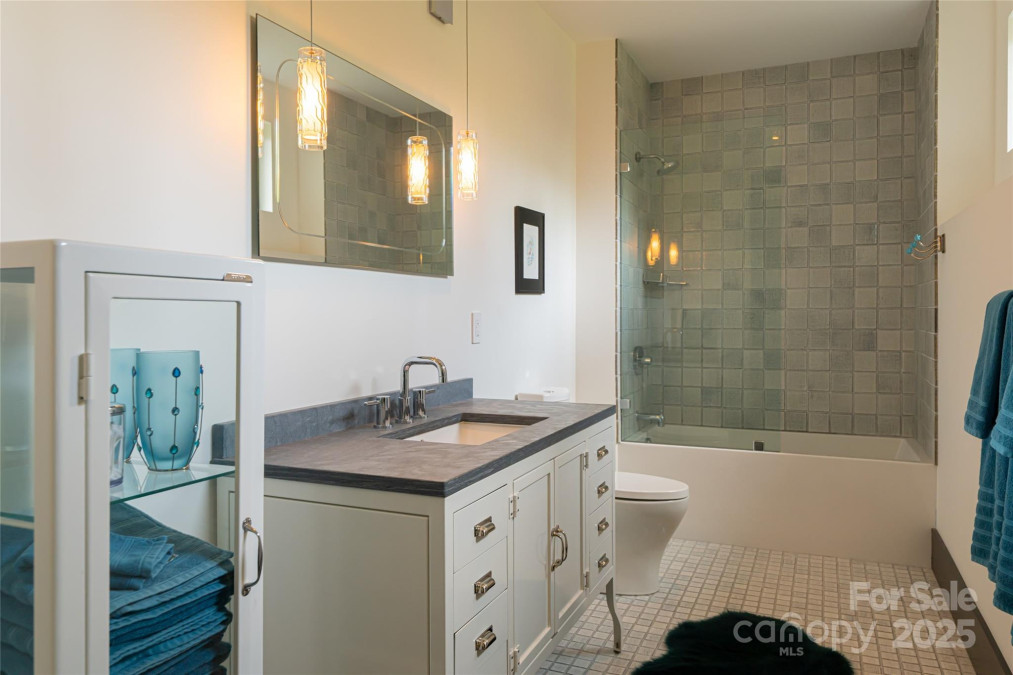 32 Brookline Dr Asheville, NC 28803