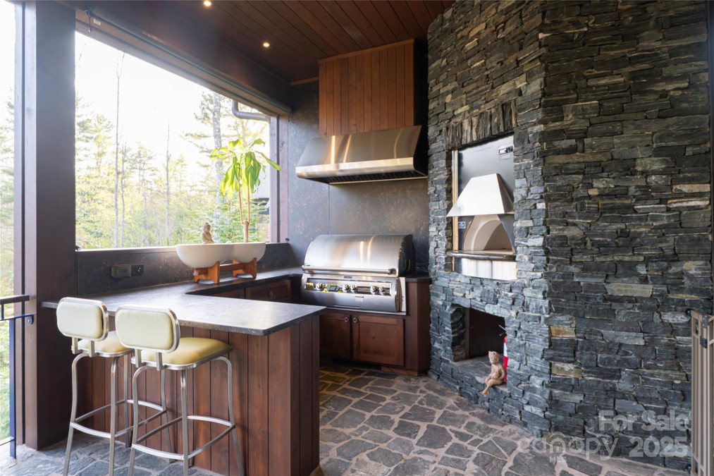 32 Brookline Dr Asheville, NC 28803