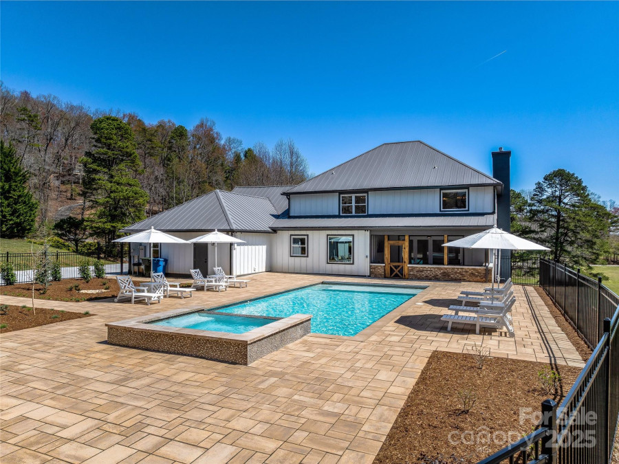 59 Bradford Hill Rd Mills River, NC 28759