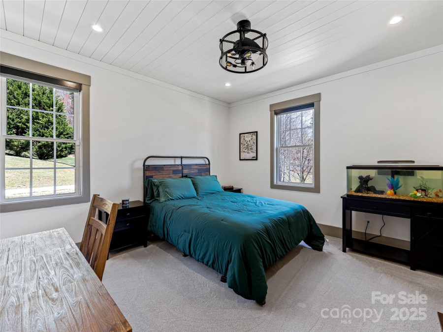 59 Bradford Hill Rd Mills River, NC 28759