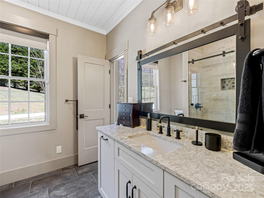 59 Bradford Hill Rd Mills River, NC 28759