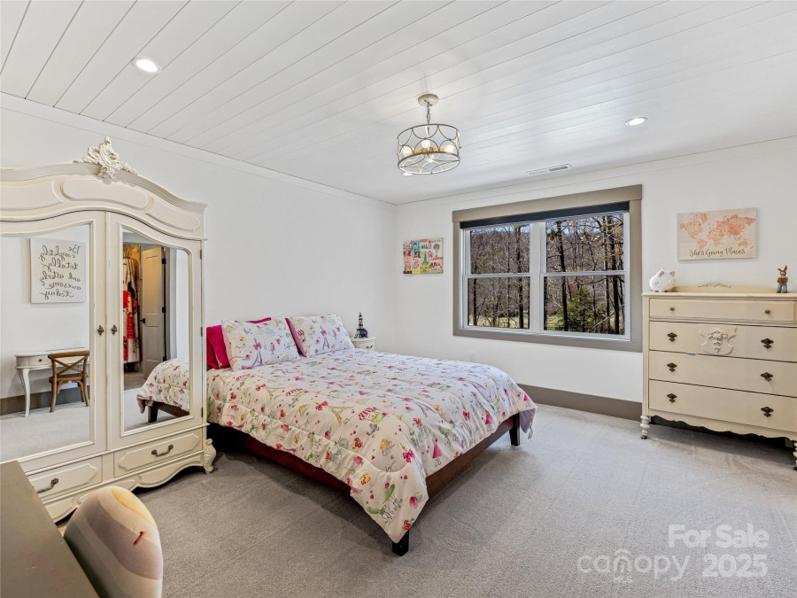 59 Bradford Hill Rd Mills River, NC 28759