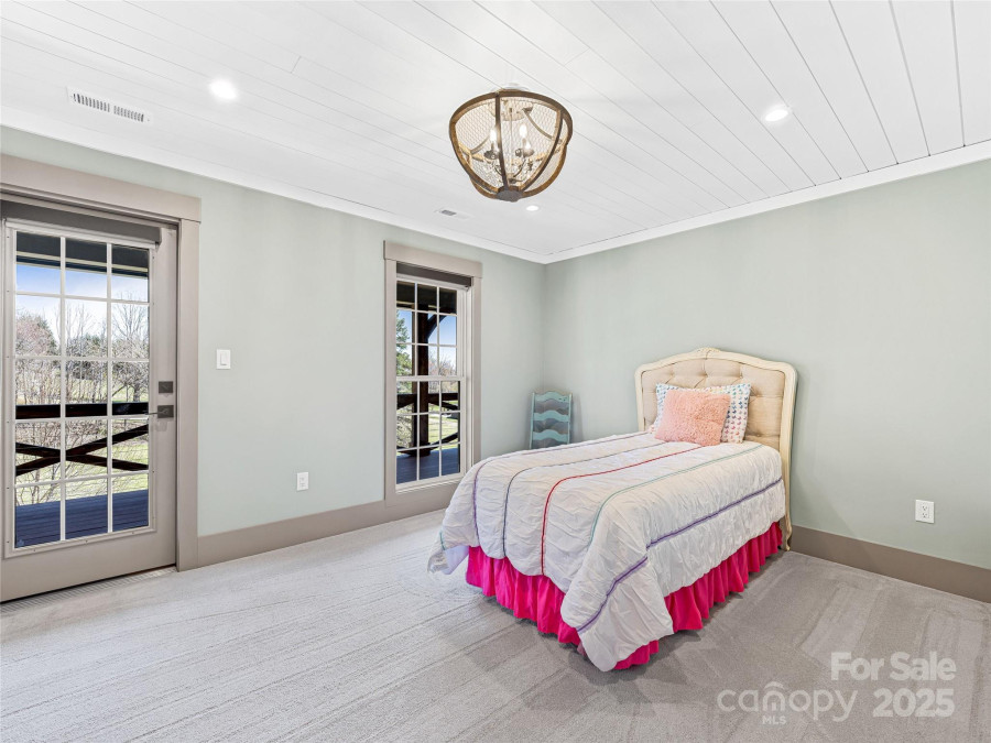 59 Bradford Hill Rd Mills River, NC 28759