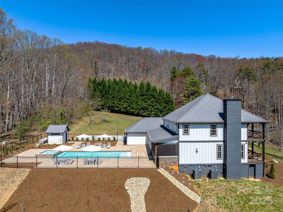 59 Bradford Hill Rd Mills River, NC 28759