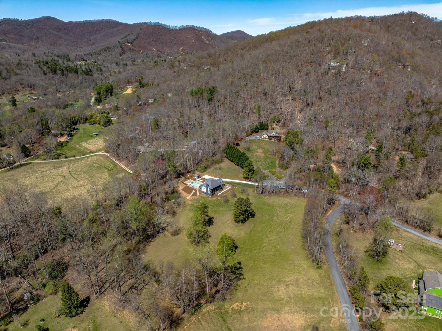 59 Bradford Hill Rd Mills River, NC 28759