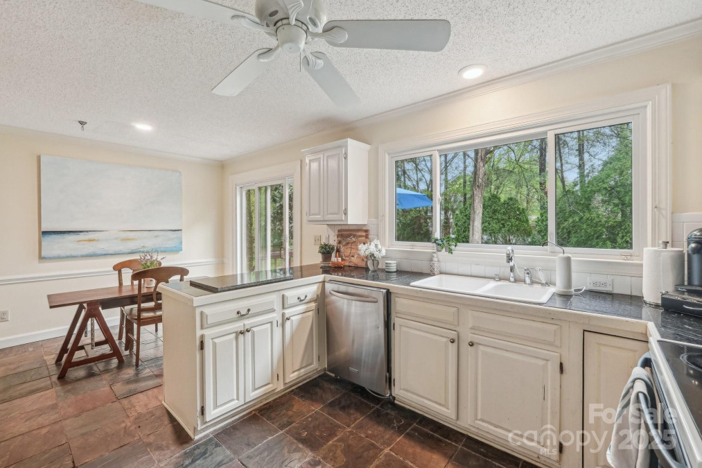 11333 Snapfinger Dr Charlotte, NC 28277