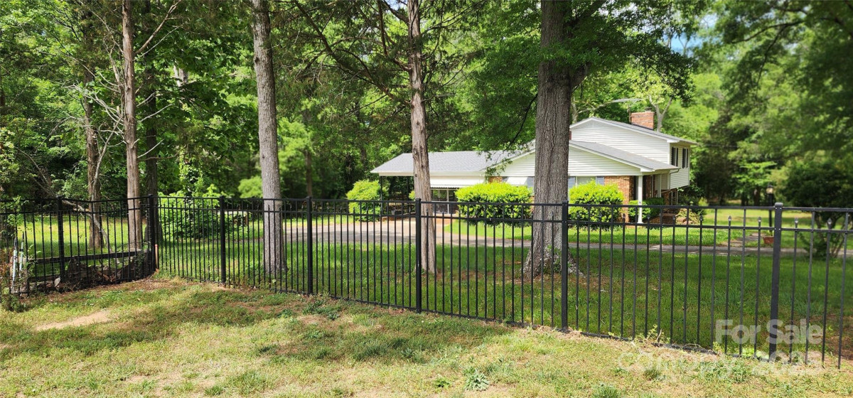 4924 Riverdale Dr Charlotte, NC 28273