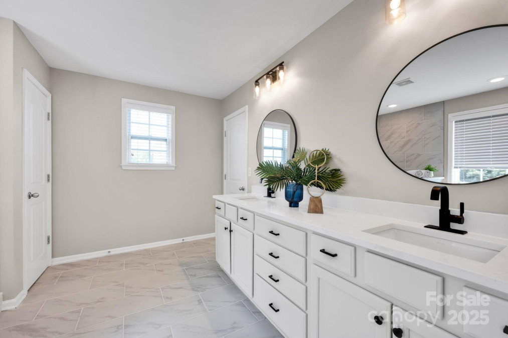 704 Fresia Dr Tega Cay, SC 29708