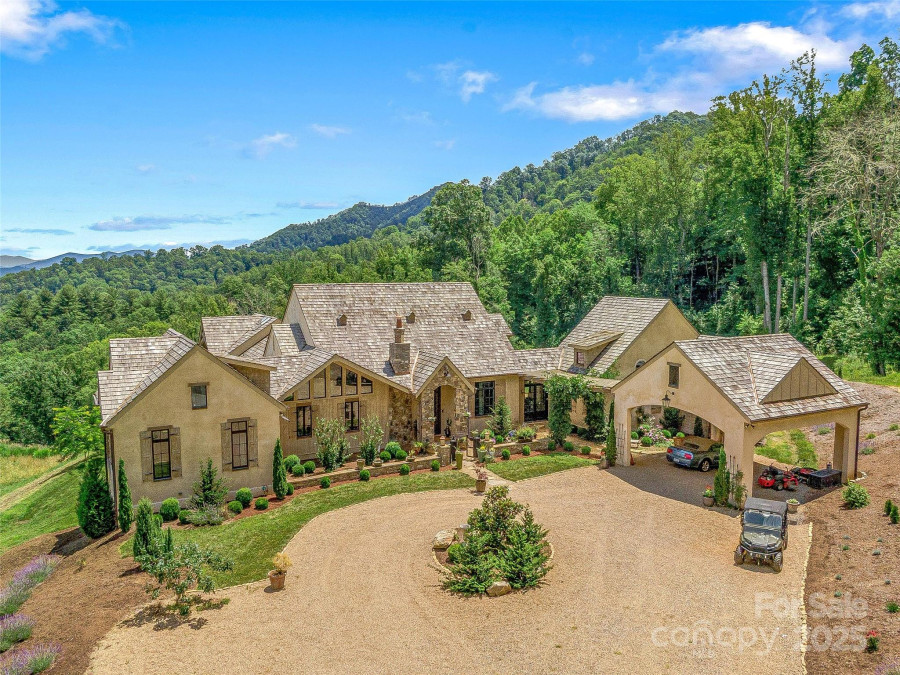 384 Doan Town Rd Burnsville, NC 28714