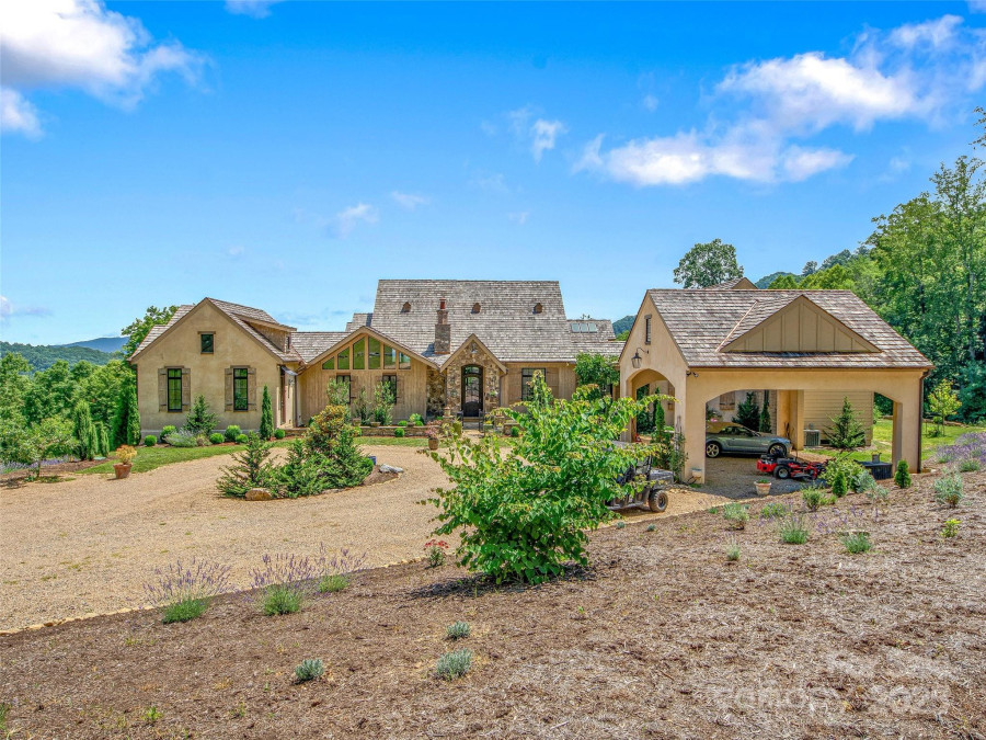 384 Doan Town Rd Burnsville, NC 28714