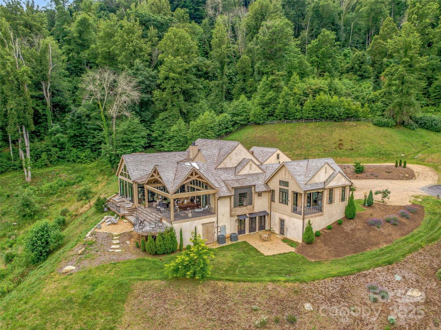 384 Doan Town Rd Burnsville, NC 28714