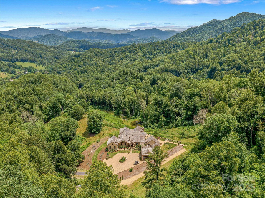384 Doan Town Rd Burnsville, NC 28714