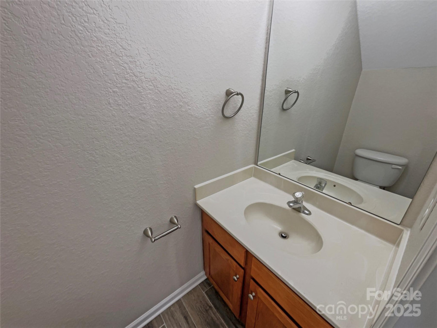 808 Raindrops Rd Gastonia, NC 28054