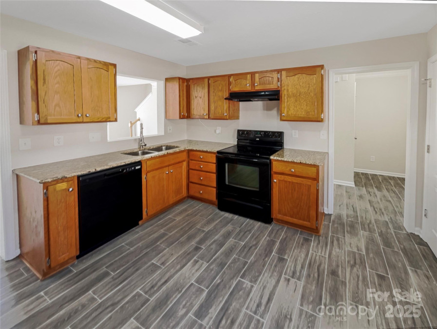 808 Raindrops Rd Gastonia, NC 28054