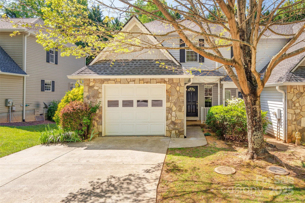 9 Willoughby Run Dr Asheville, NC 28803