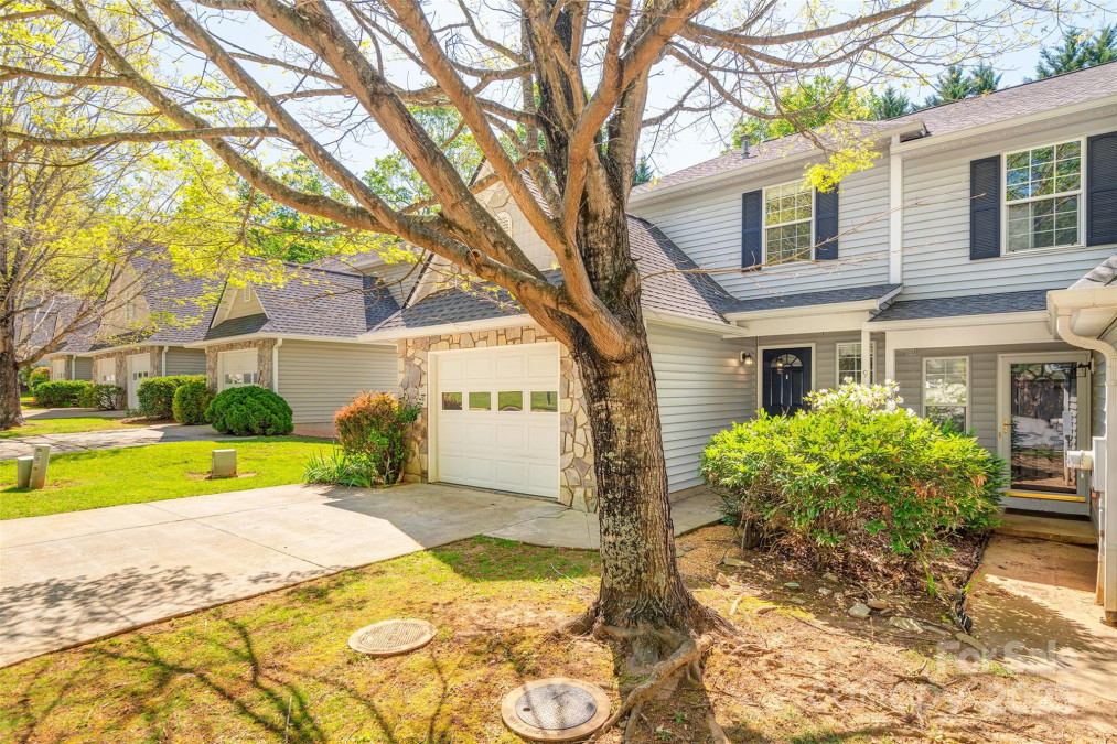 9 Willoughby Run Dr Asheville, NC 28803