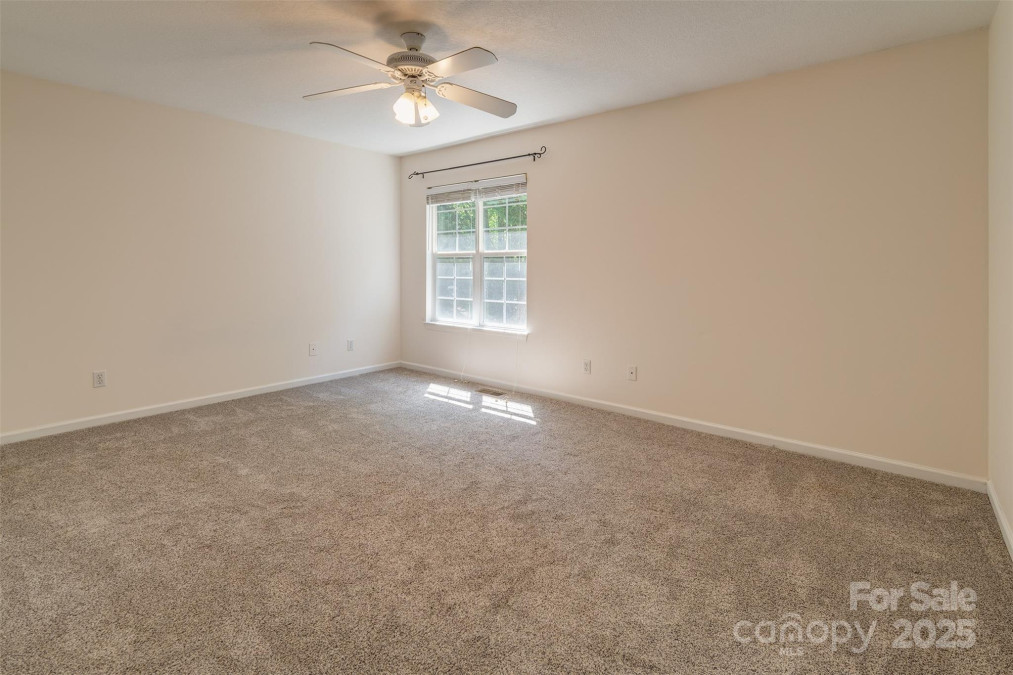 9 Willoughby Run Dr Asheville, NC 28803