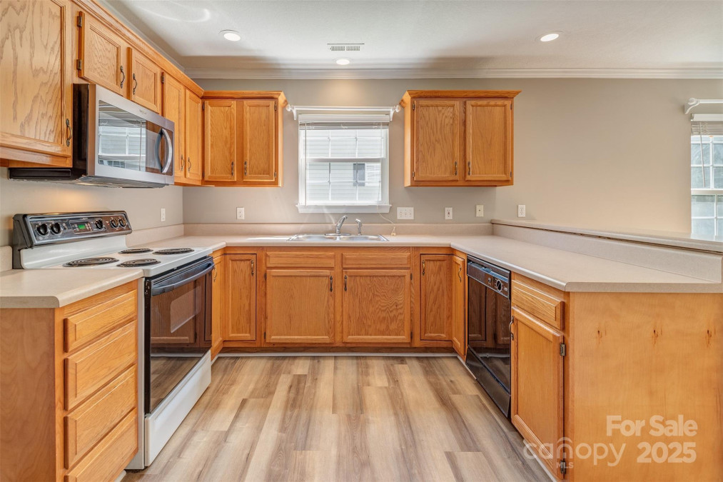 9 Willoughby Run Dr Asheville, NC 28803