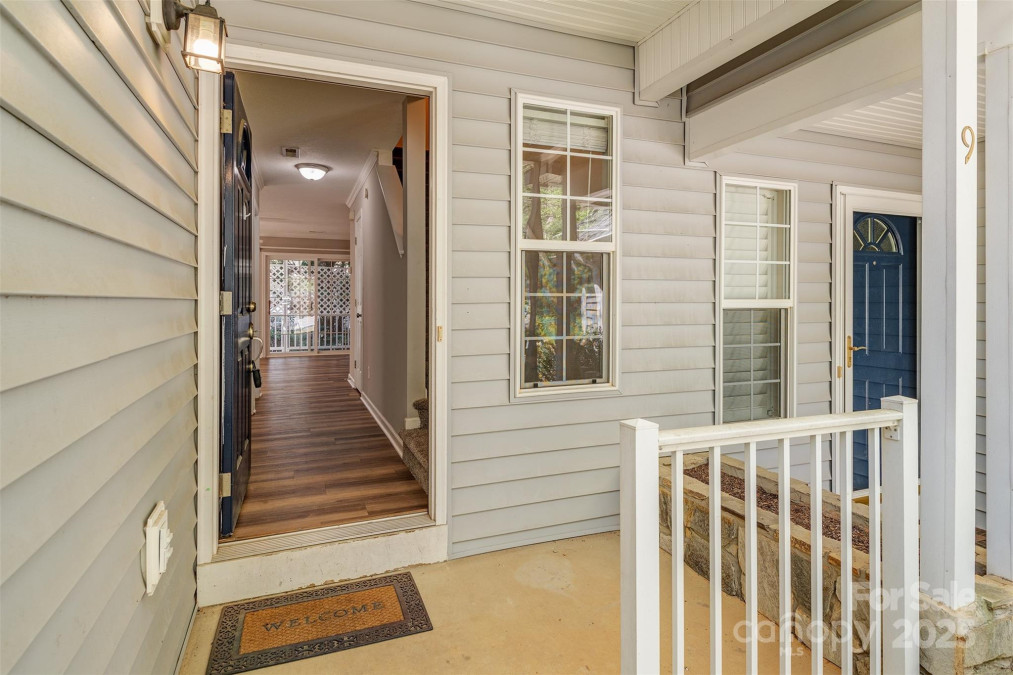 9 Willoughby Run Dr Asheville, NC 28803