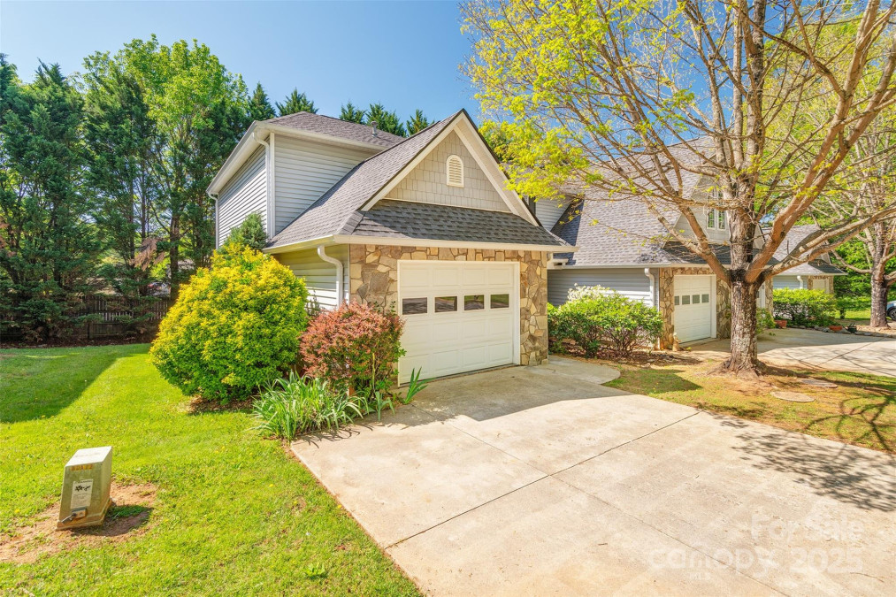 9 Willoughby Run Dr Asheville, NC 28803