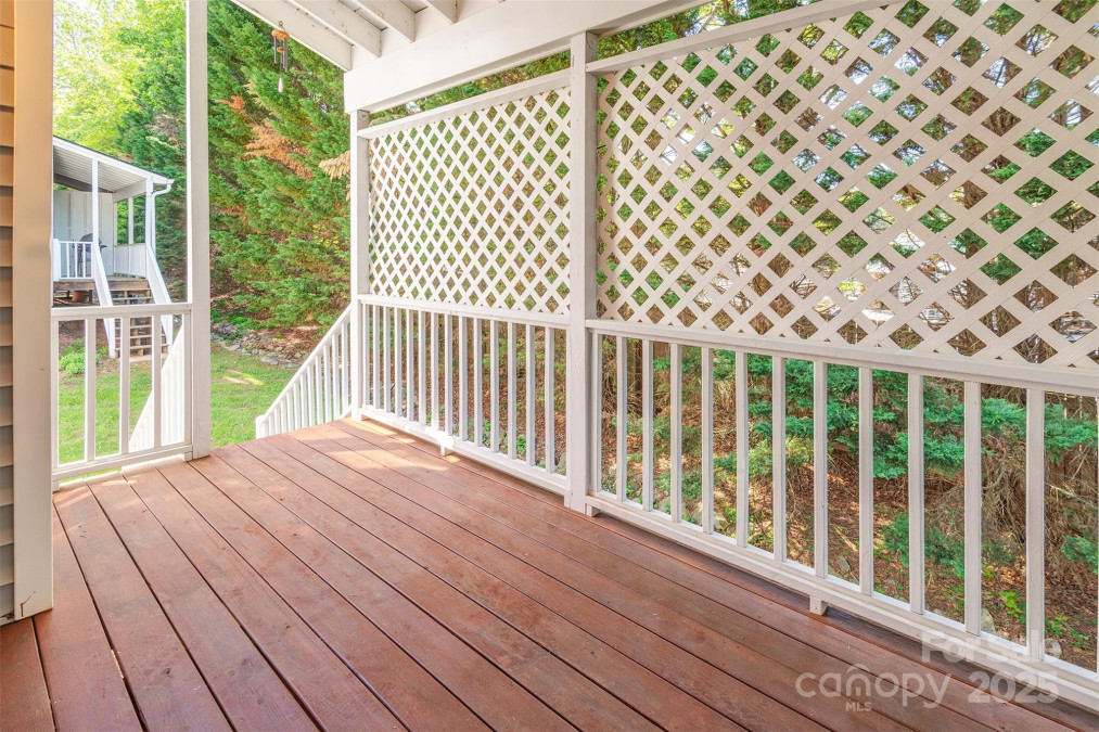 9 Willoughby Run Dr Asheville, NC 28803