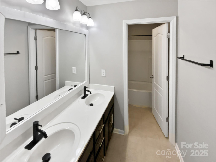 1082 Wallace Lake Rd Fort Mill, SC 29707
