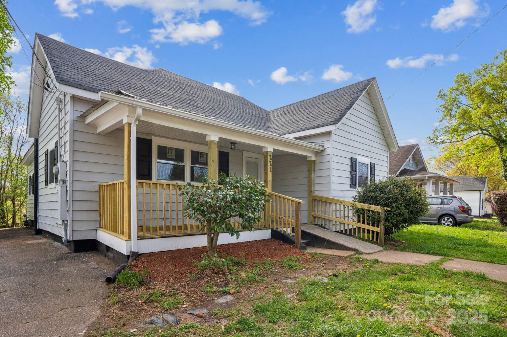 221 Davis Ave Newton, NC 28658