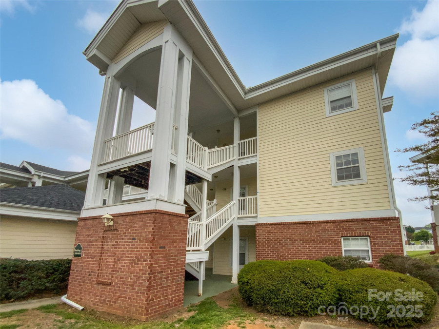 8929 Meadow Vista Rd Charlotte, NC 28213