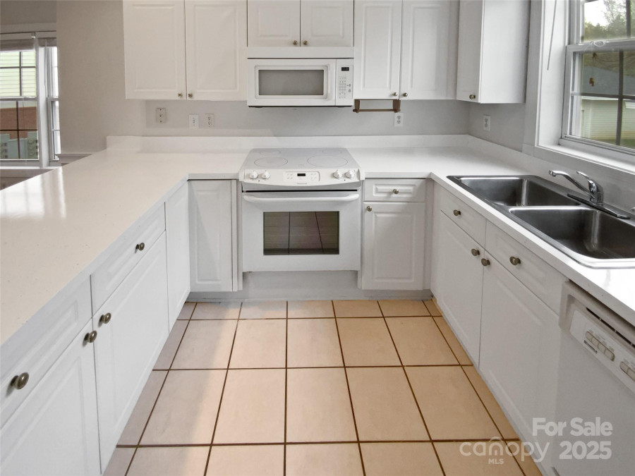 8929 Meadow Vista Rd Charlotte, NC 28213