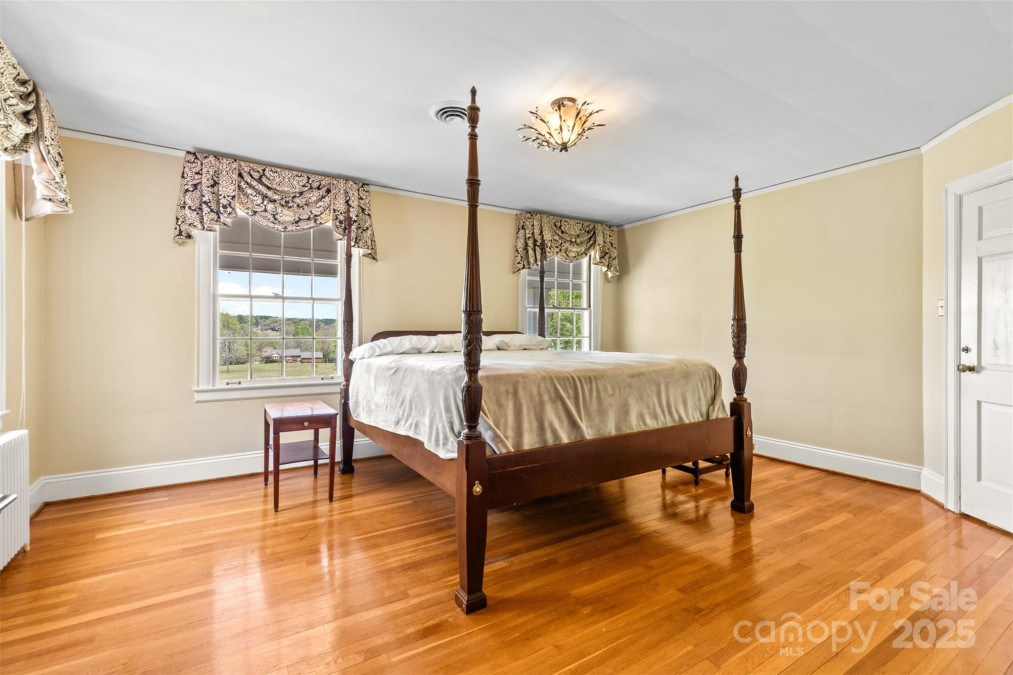 1233 General Hoke Dr Lincolnton, NC 28092