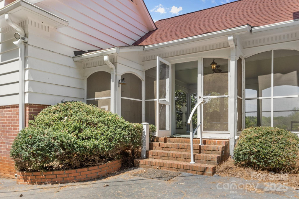 1233 General Hoke Dr Lincolnton, NC 28092