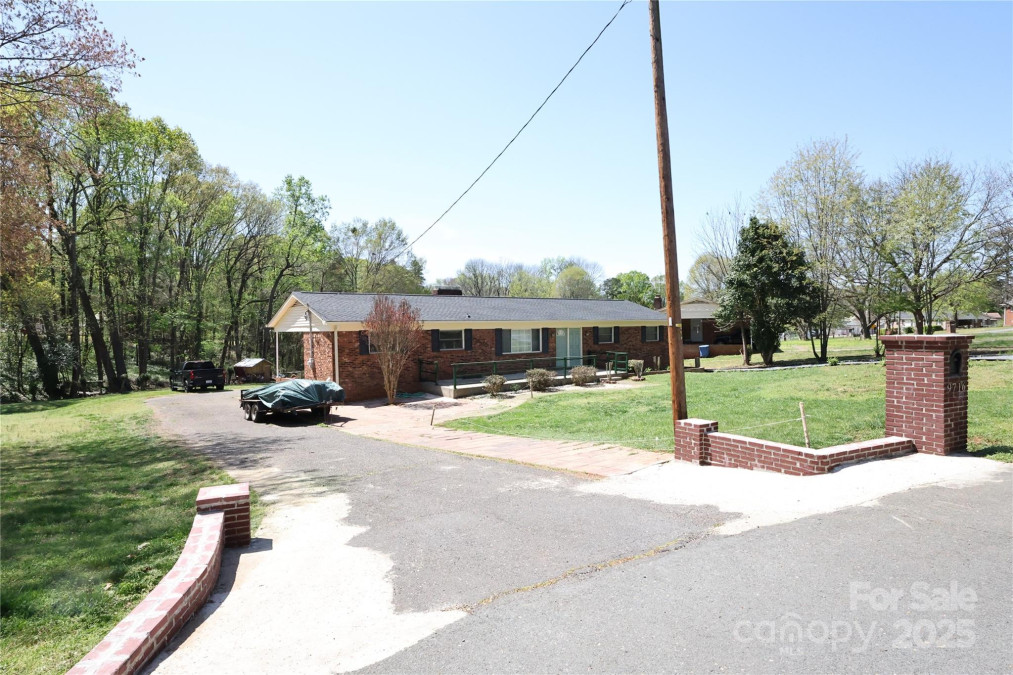 9716 Sunway Dr Mint Hill, NC 28227